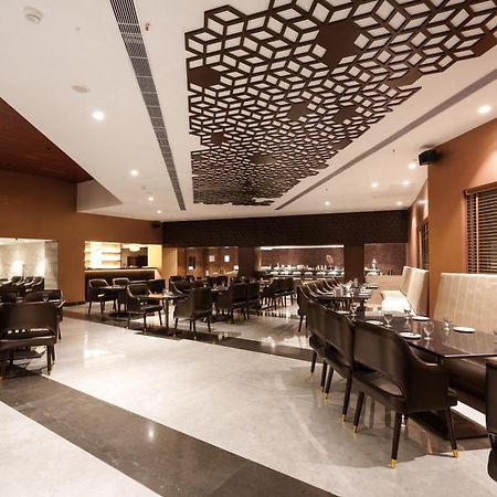 Pharos Hotels Madras Buitenkant foto