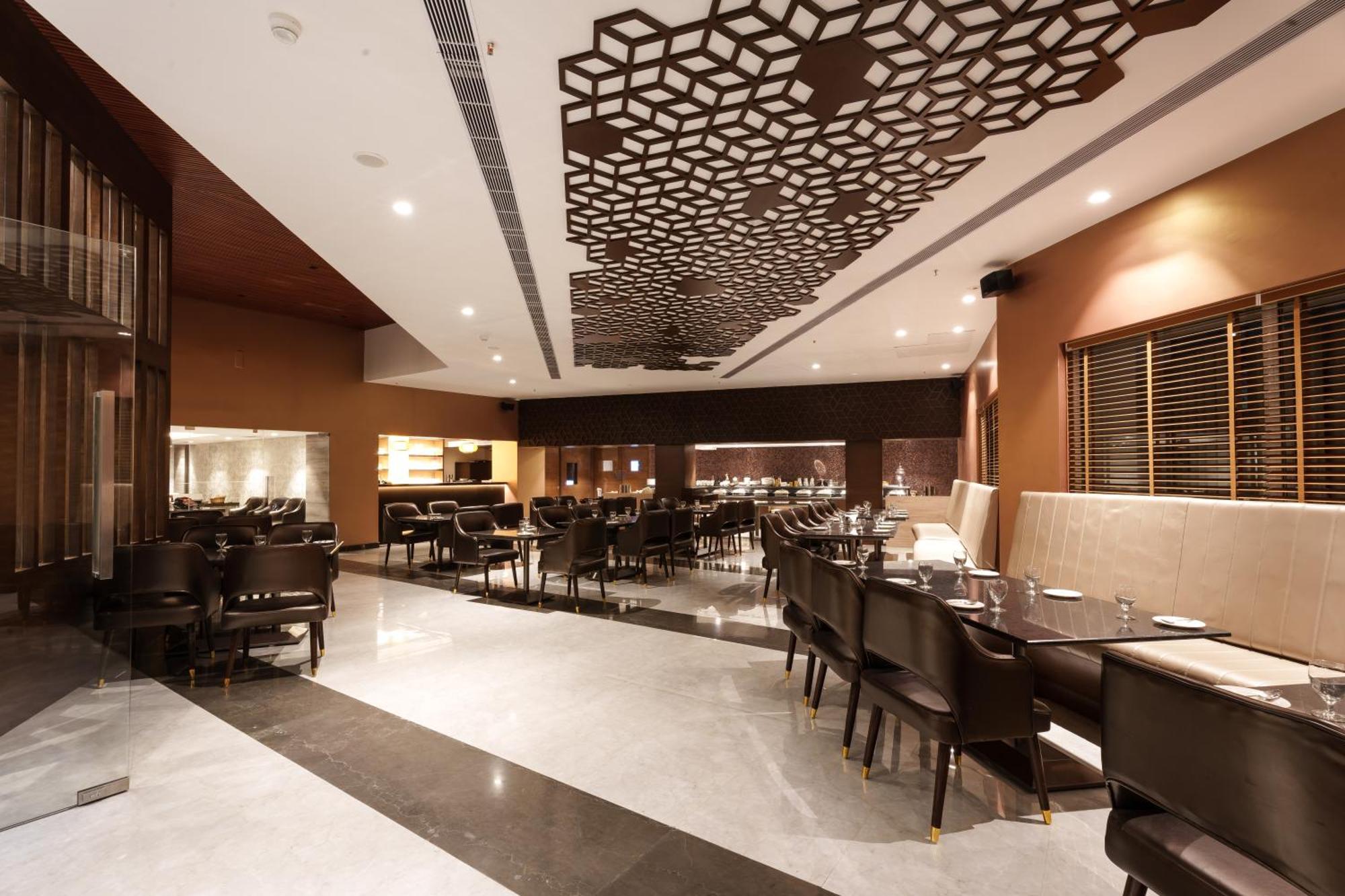 Pharos Hotels Madras Buitenkant foto