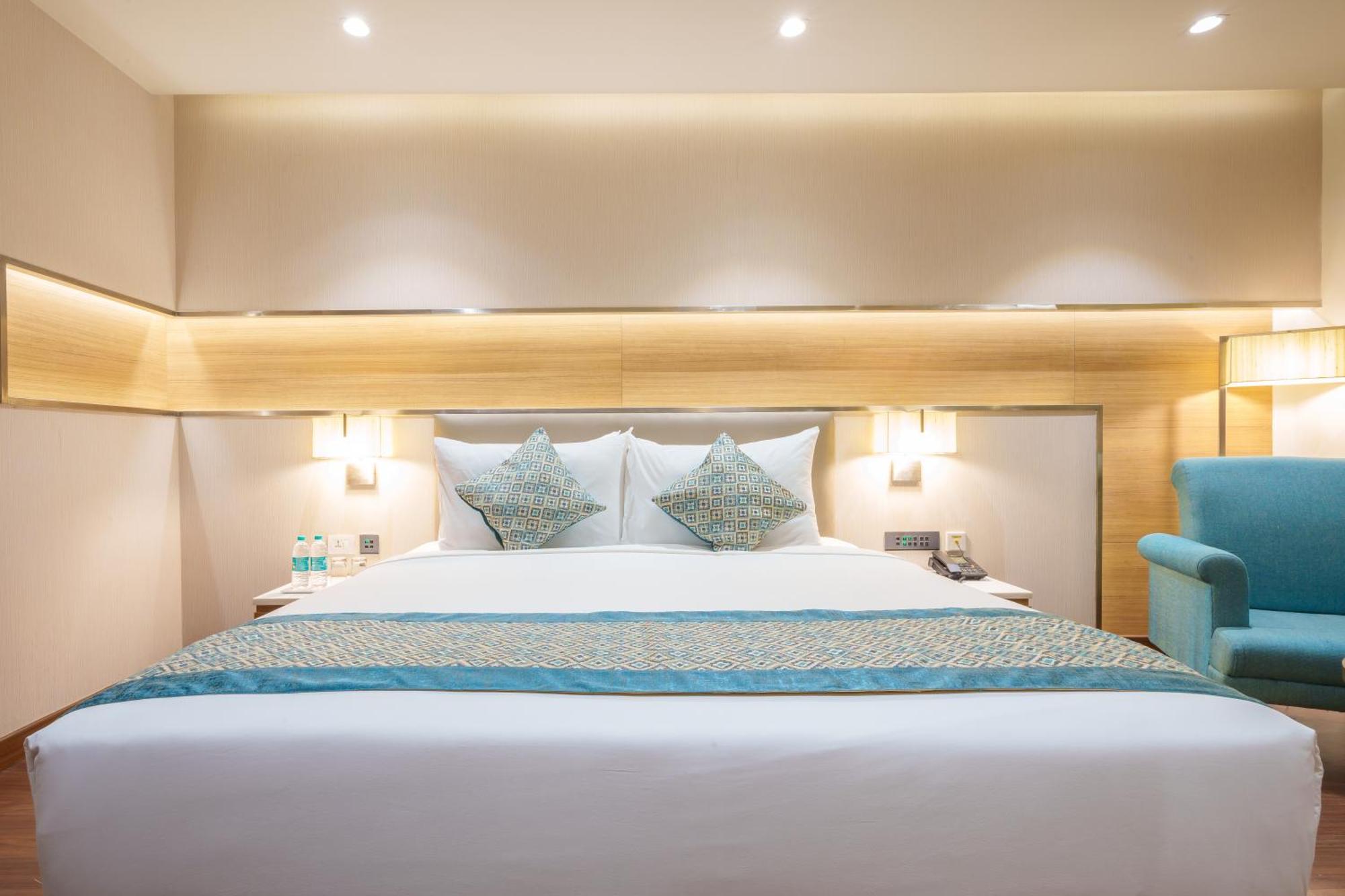 Pharos Hotels Madras Buitenkant foto
