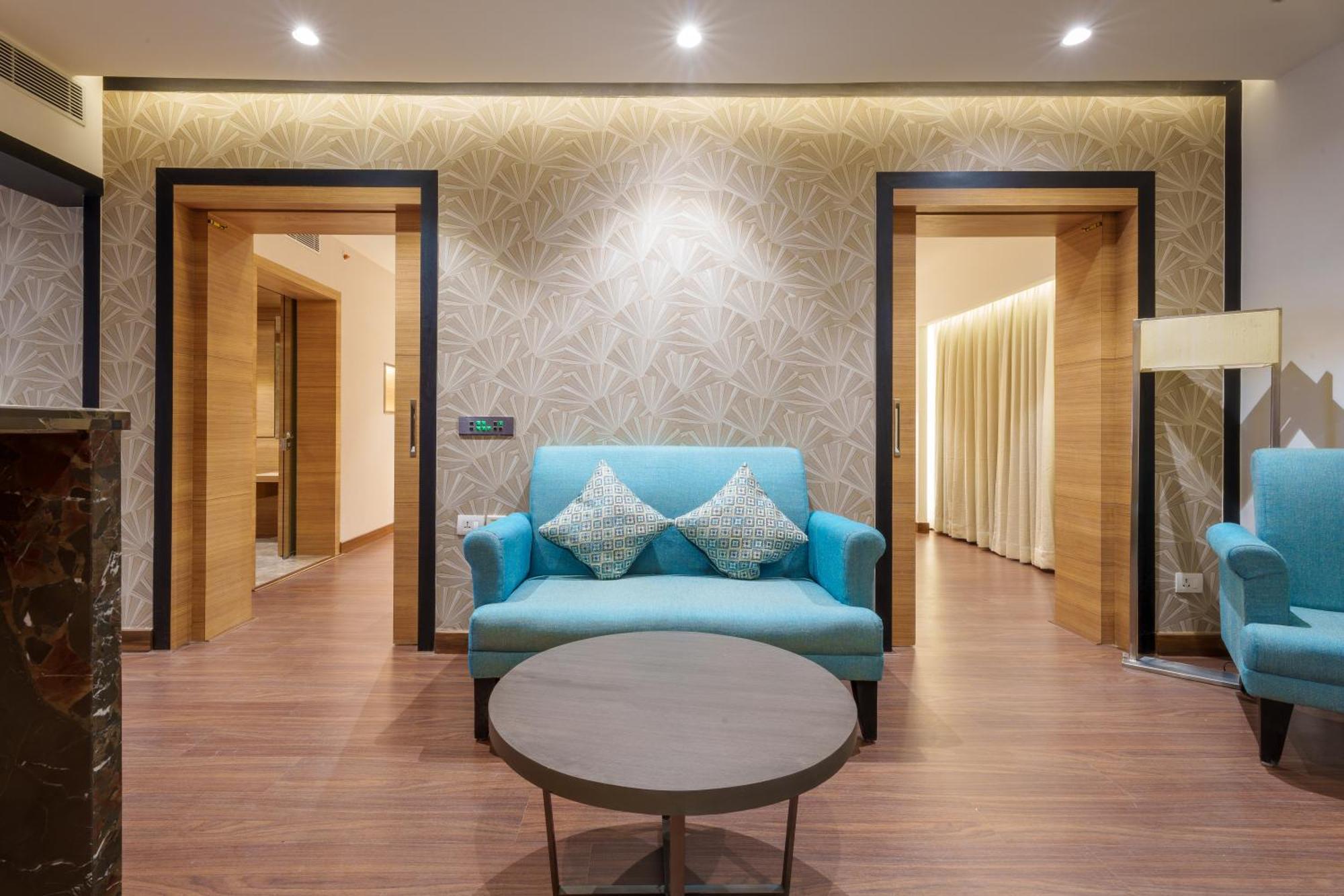 Pharos Hotels Madras Buitenkant foto