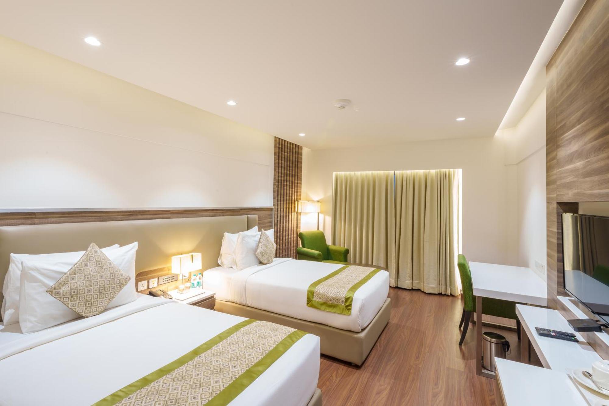 Pharos Hotels Madras Buitenkant foto