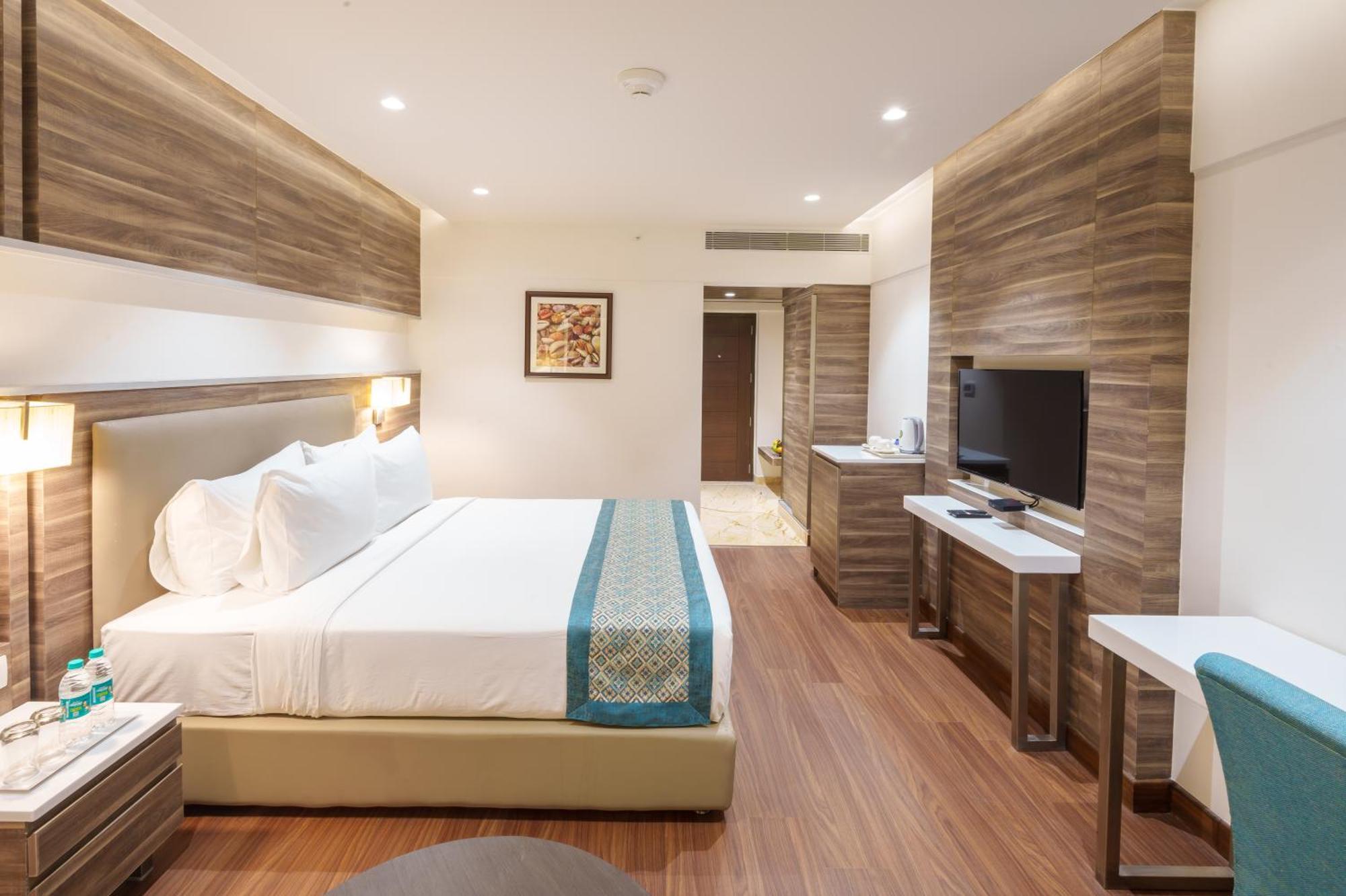 Pharos Hotels Madras Buitenkant foto